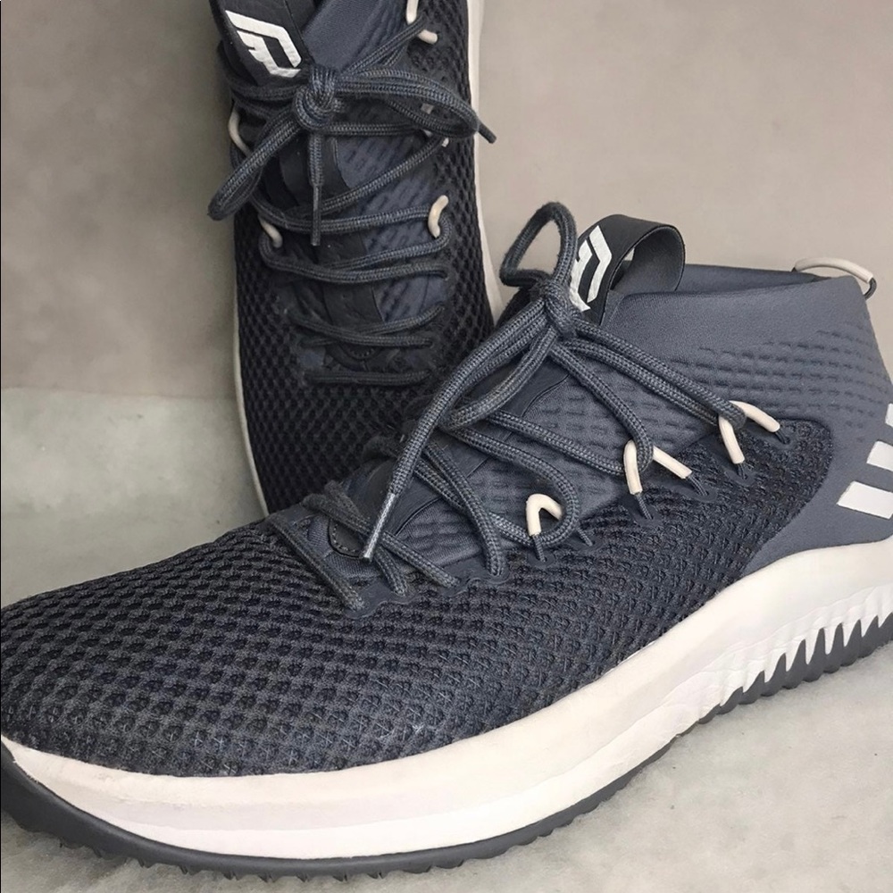 Adidas Damian lillard vol 4 great condition!!
